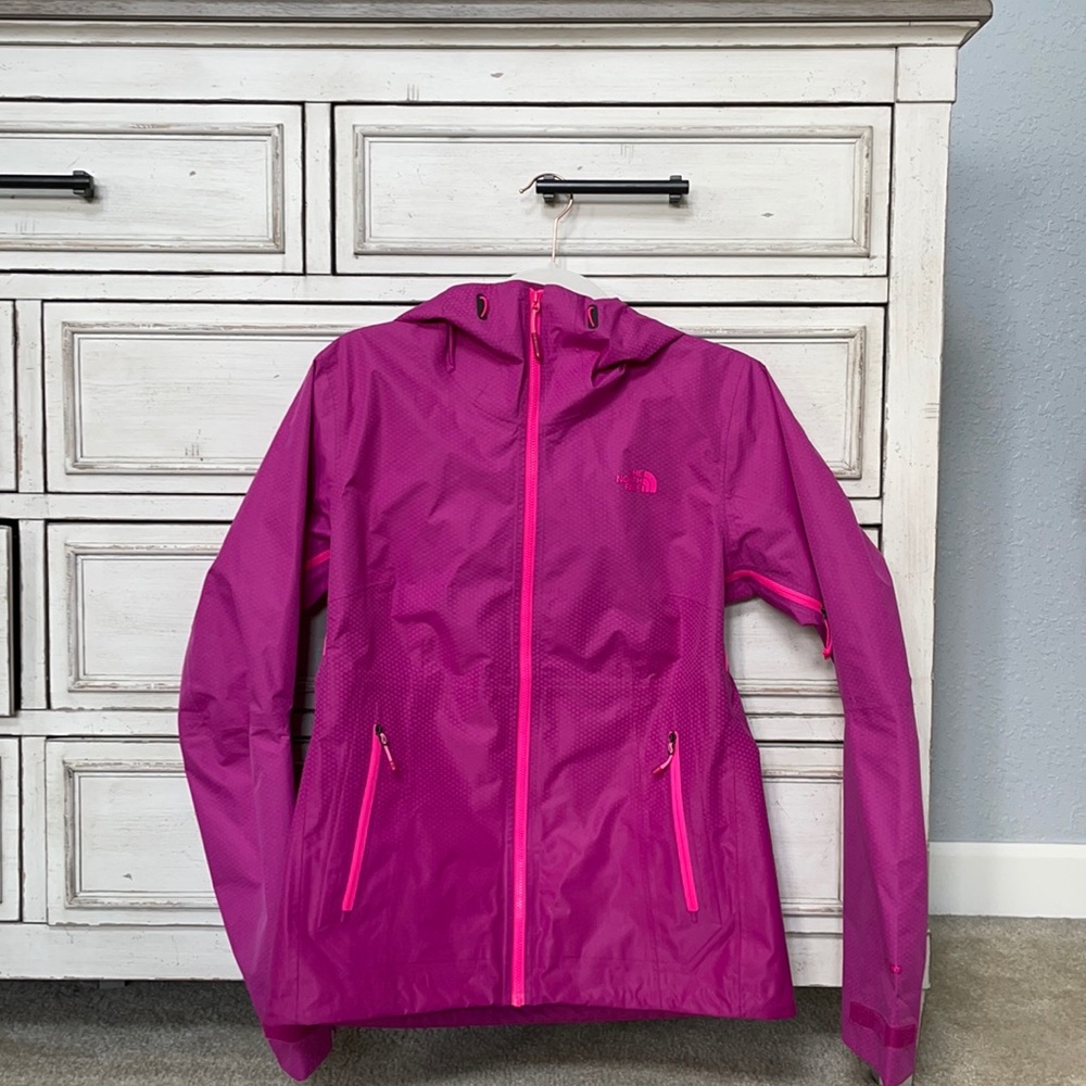The North Face Dryvent Rain Jacket/Windbreaker